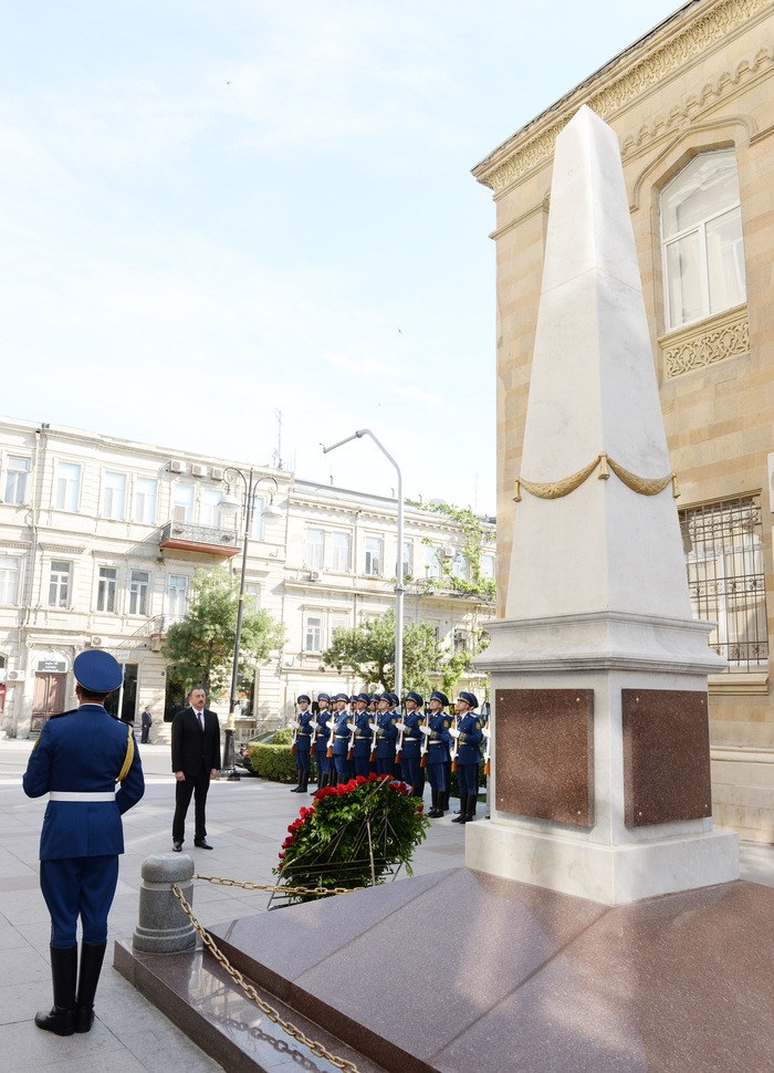 Prezident İlham Əliyev Bakıda Azərbaycan Xalq Cümhuriyyətinin şərəfinə ucaldılmış abidəni ziyarət edib (FOTO)