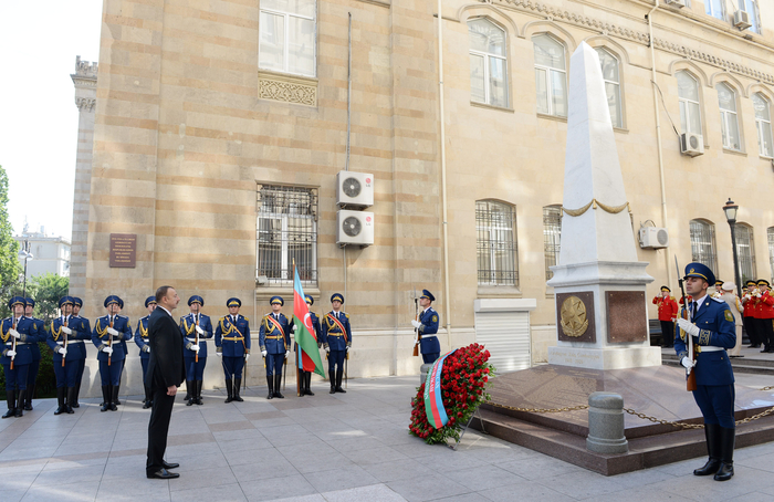 Prezident İlham Əliyev Bakıda Azərbaycan Xalq Cümhuriyyətinin şərəfinə ucaldılmış abidəni ziyarət edib (FOTO)