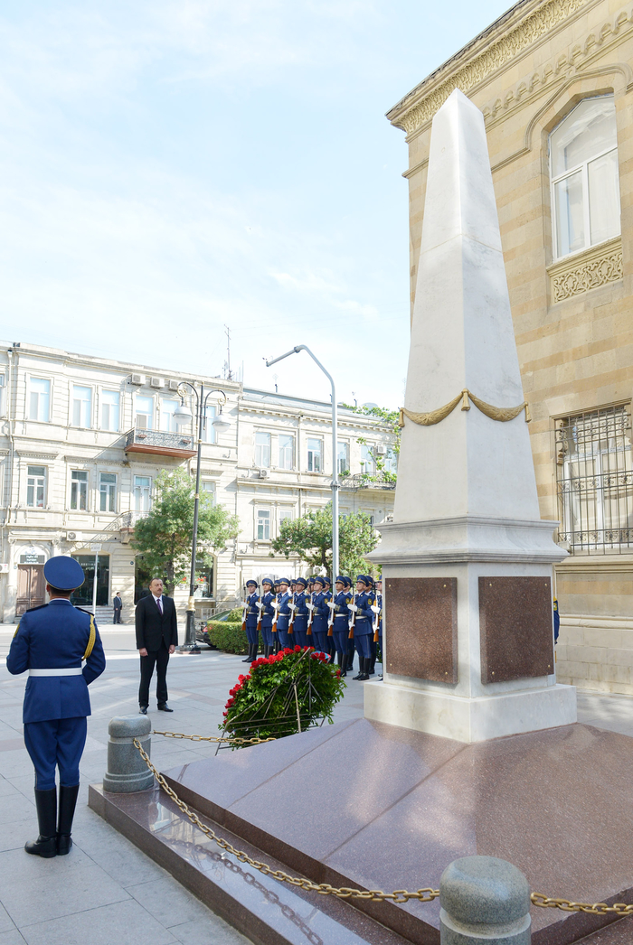 Prezident İlham Əliyev Bakıda Azərbaycan Xalq Cümhuriyyətinin şərəfinə ucaldılmış abidəni ziyarət edib (FOTO)