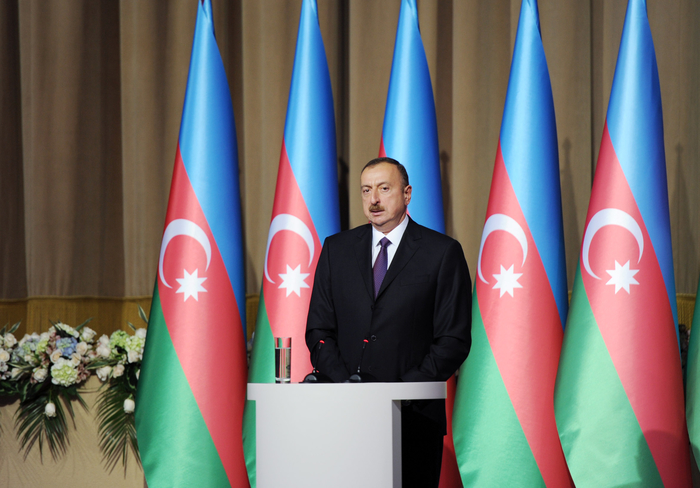 Prezident İlham Əliyev və xanımı Azərbaycanın milli bayramı - Respublika Günü münasibətilə keçirilmiş rəsmi qəbulda iştirak ediblər (FOTO)