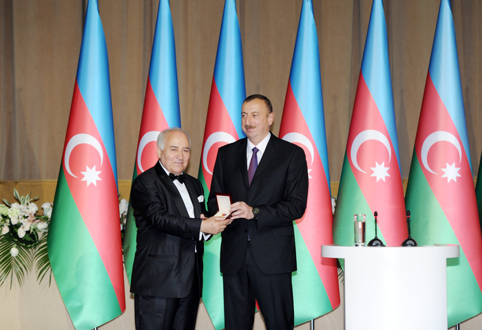 Prezident İlham Əliyev və xanımı Azərbaycanın milli bayramı - Respublika Günü münasibətilə keçirilmiş rəsmi qəbulda iştirak ediblər (FOTO)