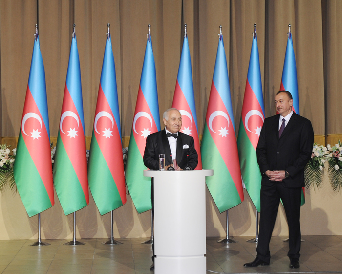 Prezident İlham Əliyev və xanımı Azərbaycanın milli bayramı - Respublika Günü münasibətilə keçirilmiş rəsmi qəbulda iştirak ediblər (FOTO)