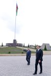 Prezident İlham Əliyev Neftçala şəhərindəki Bayraq Meydanında yaradılan şəraitlə tanış olub (FOTO)