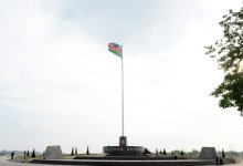 Prezident İlham Əliyev Neftçala şəhərindəki Bayraq Meydanında yaradılan şəraitlə tanış olub (FOTO)