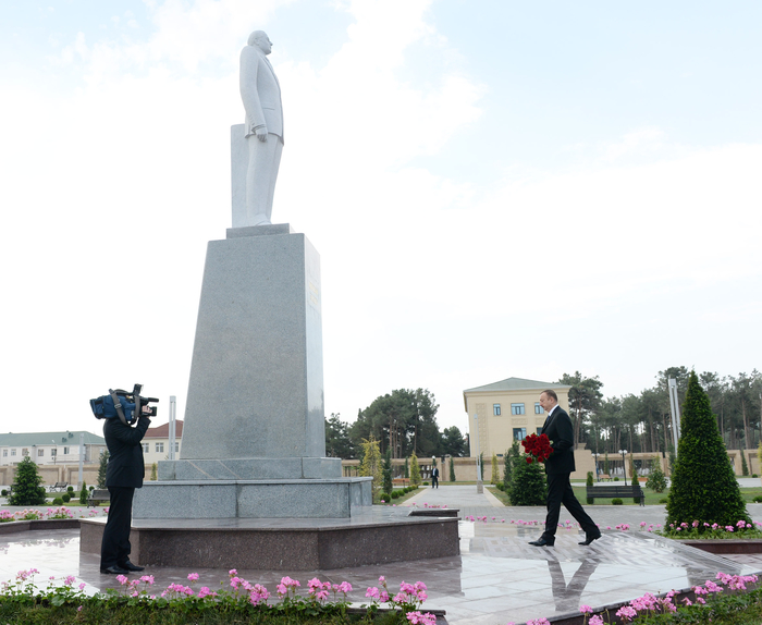 Prezident İlham Əliyev Neftçala rayonunda səfərdədir (FOTO)