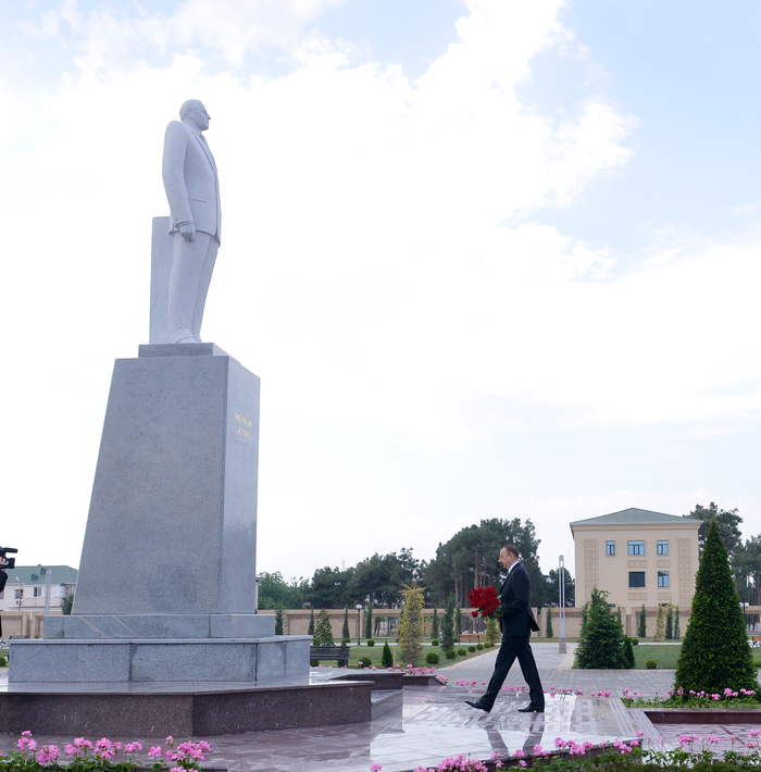 Prezident İlham Əliyev Neftçala rayonunda səfərdədir (FOTO)