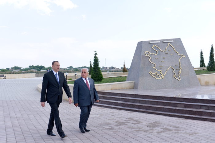 Prezident İlham Əliyev Neftçala şəhərindəki Bayraq Meydanında yaradılan şəraitlə tanış olub (FOTO)