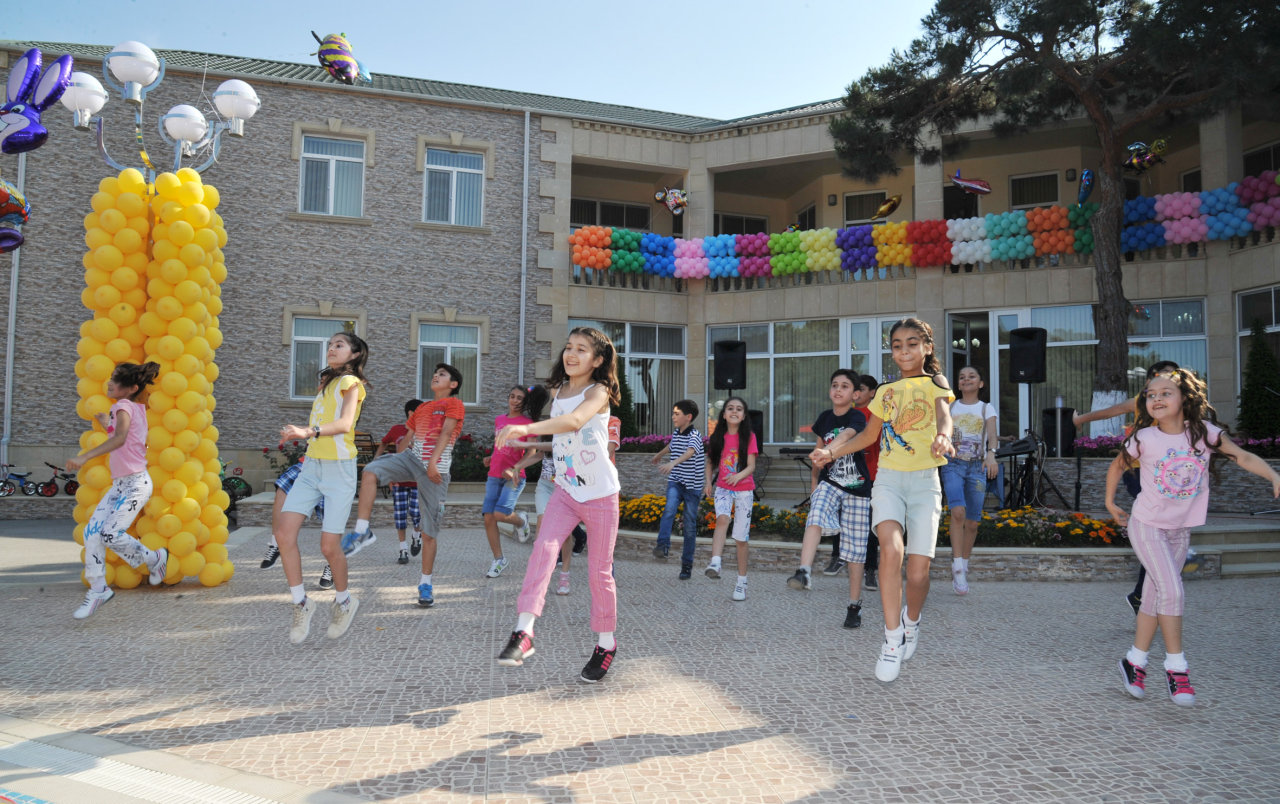 Heydər Əliyev Fondunun vitse-prezidenti Leyla Əliyeva 1 iyun – Uşaqları Beynəlxalq Müdafiə Günü münasibətilə keçirilən tədbirdə iştirak edib (FOTO)