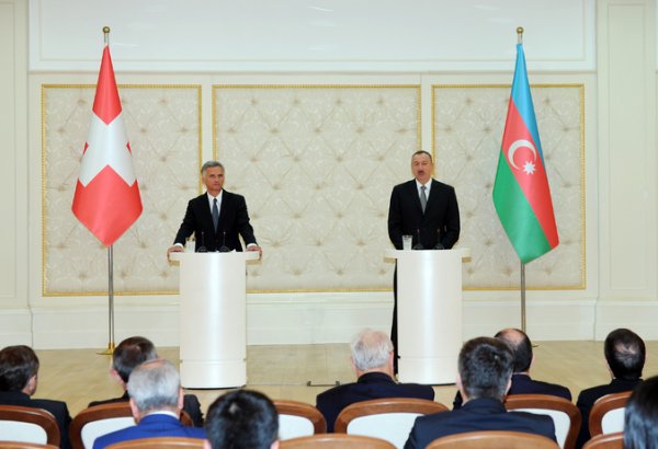 Azərbaycan və İsveçrə prezidentləri mətbuata bəyanatlarla çıxış ediblər (FOTO)