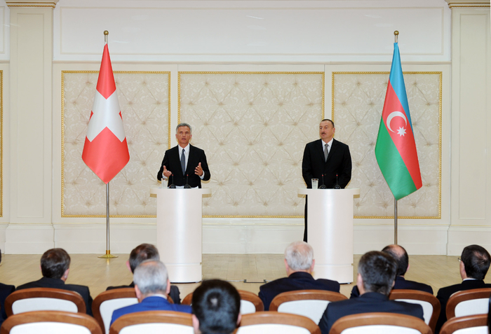 Azərbaycan və İsveçrə prezidentləri mətbuata bəyanatlarla çıxış ediblər (FOTO)