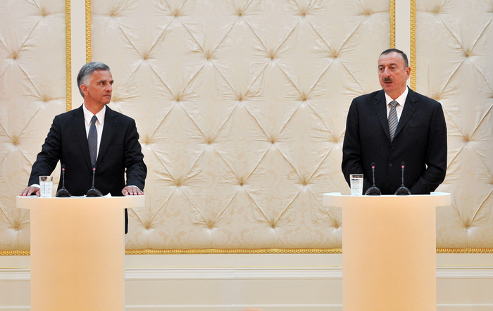 Azərbaycan və İsveçrə prezidentləri mətbuata bəyanatlarla çıxış ediblər (FOTO)