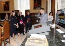 Azərbaycanın birinci xanımı Mehriban Əliyeva Vatikan Apostol Kitabxanası ilə tanış olub (FOTO)