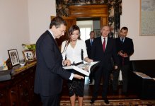 Azərbaycanın birinci xanımı Mehriban Əliyeva Roma şəhərinin meri İqnatsio Marino ilə görüşüb (FOTO)