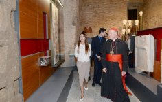 Azərbaycanın birinci xanımı Mehriban Əliyeva Heydər Əliyev Fondunun dəstəyi ilə bərpa edilən Roma katakombaları ilə tanış olub (FOTO)