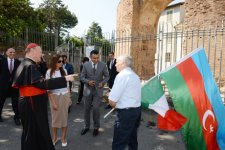 Azərbaycanın birinci xanımı Mehriban Əliyeva Heydər Əliyev Fondunun dəstəyi ilə bərpa edilən Roma katakombaları ilə tanış olub (FOTO)