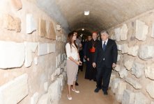 Azərbaycanın birinci xanımı Mehriban Əliyeva Heydər Əliyev Fondunun dəstəyi ilə bərpa edilən Roma katakombaları ilə tanış olub (FOTO)