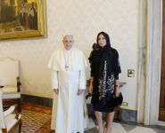 Azərbaycanın birinci xanımı Mehriban Əliyeva Roma Papası Fransisk ilə görüşüb (FOTO)