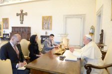 Azərbaycanın birinci xanımı Mehriban Əliyeva Roma Papası Fransisk ilə görüşüb (FOTO)