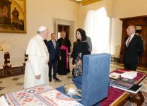 Azərbaycanın birinci xanımı Mehriban Əliyeva Roma Papası Fransisk ilə görüşüb (FOTO)