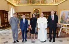 Azərbaycanın birinci xanımı Mehriban Əliyeva Roma Papası Fransisk ilə görüşüb (FOTO)