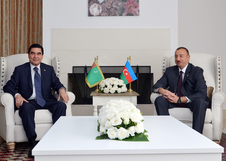Prezident İlham Əliyev Türkmənistan Prezidenti Qurbanqulu Berdiməhəmmədov ilə görüşüb (FOTO)