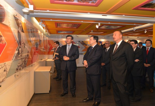 İlham Əliyev və Joze Manuel Barrozu Səngəçal neft terminalında olmuşlar (FOTO)