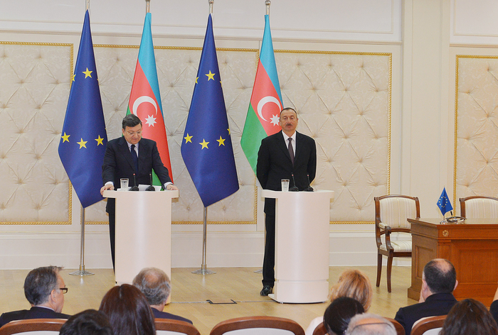 İlham Əliyev: Dağlıq Qarabağ münaqişəsinin nizamlanması Cənubi Qafqaz regionunda yeni mühit, sülh və əməkdaşlıq ab-havası yaradacaq (FOTO)
