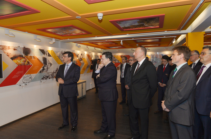 İlham Əliyev və Joze Manuel Barrozu Səngəçal neft terminalında olmuşlar (FOTO)