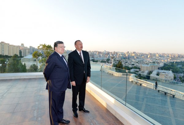 Azərbaycan Prezidenti İlham Əliyev və Avropa Komissiyasının sədri Joze Manuel Barrozu Dağüstü Parkda olmuşlar (FOTO)