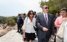 Prezident İlham Əliyev və xanımı Afina Akropolunda olublar (FOTO)