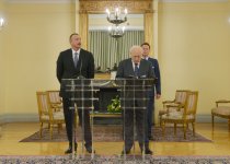 Azərbaycan və Yunanıstan prezidentləri mətbuata bəyanatlarla çıxış ediblər (FOTO)