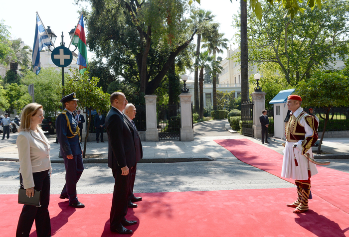 Azərbaycan Prezidenti İlham Əliyevin Afinada rəsmi qarşılanma mərasimi olub (FOTO)