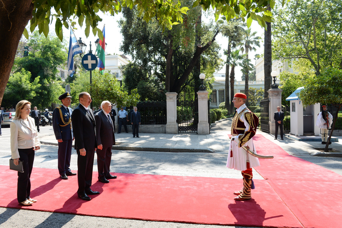Azərbaycan Prezidenti İlham Əliyevin Afinada rəsmi qarşılanma mərasimi olub (FOTO)