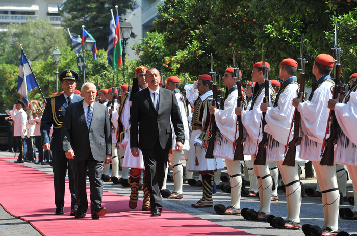 Azərbaycan Prezidenti İlham Əliyevin Afinada rəsmi qarşılanma mərasimi olub (FOTO)