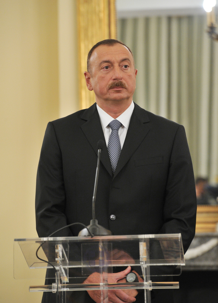 Azərbaycan və Yunanıstan prezidentləri mətbuata bəyanatlarla çıxış ediblər (FOTO)