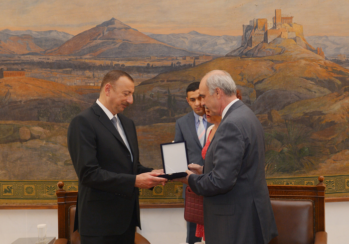 Prezident İlham Əliyev Yunanıstan parlamentinin sədri Vanqelis Meimarakis ilə görüşüb (FOTO)