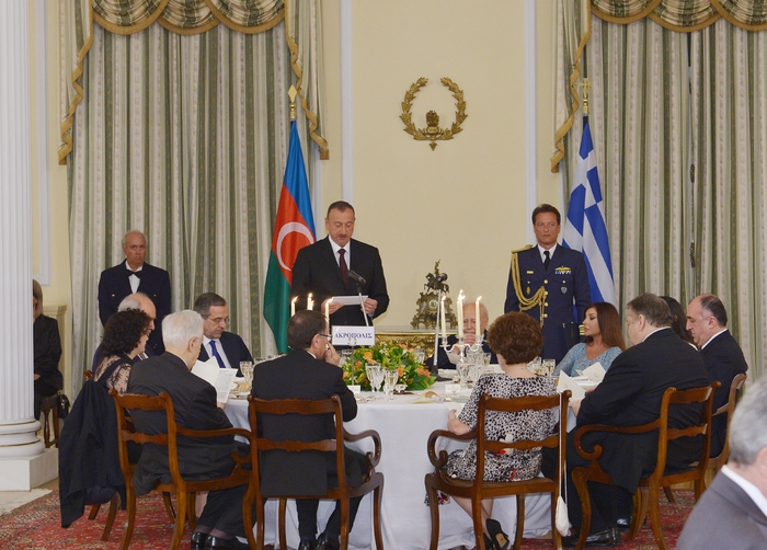 Azərbaycan Respublikasının Prezidenti İlham Əliyevin və xanımı Mehriban Əliyevanın şərəfinə dövlət naharı verilib (FOTO)