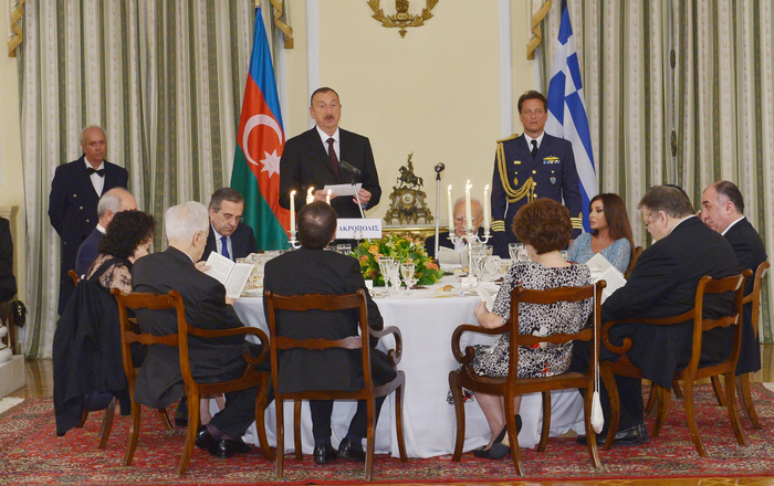Azərbaycan Respublikasının Prezidenti İlham Əliyevin və xanımı Mehriban Əliyevanın şərəfinə dövlət naharı verilib (FOTO)