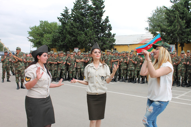 Gənclər Fondu əsgərlərlə görüş keçirib (FOTO)