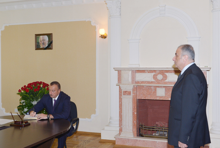 İlham Əliyev Gürcüstanın ölkəmizdəki səfirliyində olub, keçmiş Prezident Eduard Şevardnadzenin vəfatı ilə əlaqədar başsağlığı verib