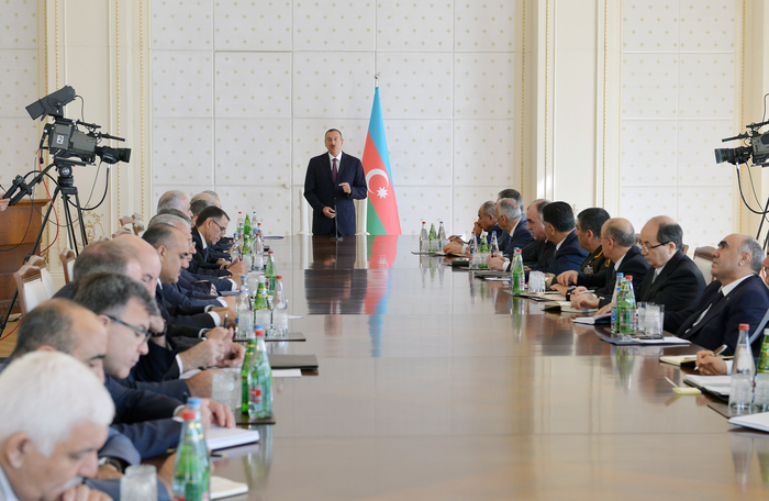 Prezident İlham Əliyev: İlin birinci yarısında ölkəmizin uğurlu inkişafı təmin edilib, qarşıda duran bütün məsələlər uğurla icra edilib (FOTO) (ƏLAVƏ OLUNUB)