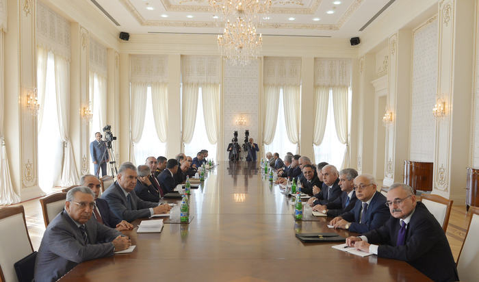 Prezident İlham Əliyev: İlin birinci yarısında ölkəmizin uğurlu inkişafı təmin edilib, qarşıda duran bütün məsələlər uğurla icra edilib (FOTO) (ƏLAVƏ OLUNUB)