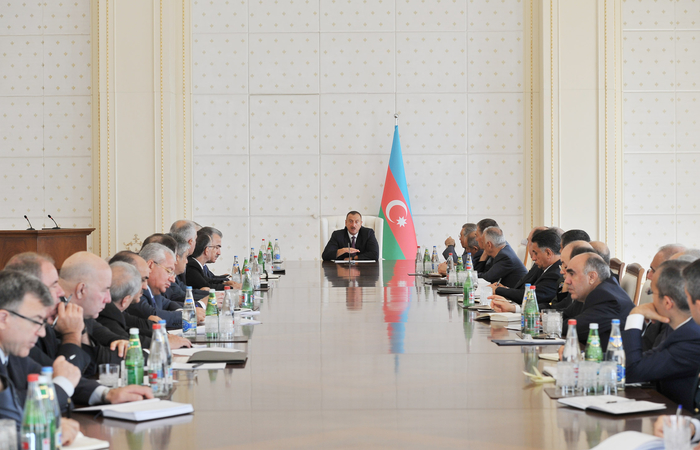 Prezident İlham Əliyev: İlin birinci yarısında ölkəmizin uğurlu inkişafı təmin edilib, qarşıda duran bütün məsələlər uğurla icra edilib (FOTO) (ƏLAVƏ OLUNUB)