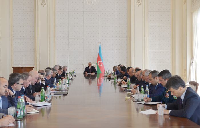 Prezident İlham Əliyev: İlin birinci yarısında ölkəmizin uğurlu inkişafı təmin edilib, qarşıda duran bütün məsələlər uğurla icra edilib (FOTO) (ƏLAVƏ OLUNUB)