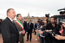 Prezident İlham Əliyev Romanın “Mercati di Traiano” muzeyində olub, burada şəhərin meri İqnatsio Marino ilə görüşüb və İtaliya jurnalistlərinə müsahibə verib (FOTO)