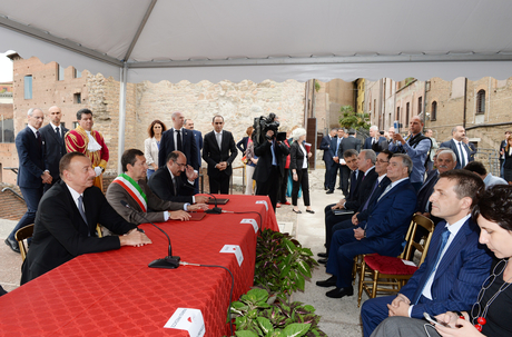 Prezident İlham Əliyev Romanın “Mercati di Traiano” muzeyində olub, burada şəhərin meri İqnatsio Marino ilə görüşüb və İtaliya jurnalistlərinə müsahibə verib (FOTO)