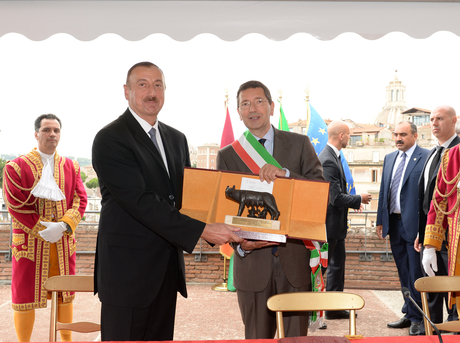 Prezident İlham Əliyev Romanın “Mercati di Traiano” muzeyində olub, burada şəhərin meri İqnatsio Marino ilə görüşüb və İtaliya jurnalistlərinə müsahibə verib (FOTO)