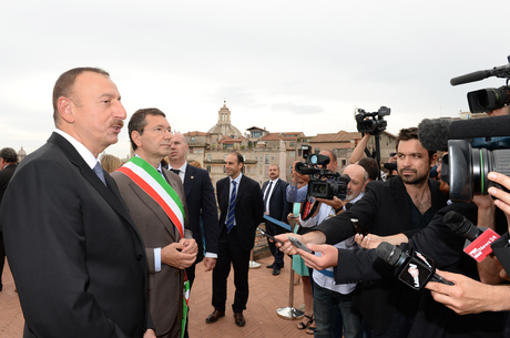 Prezident İlham Əliyev Romanın “Mercati di Traiano” muzeyində olub, burada şəhərin meri İqnatsio Marino ilə görüşüb və İtaliya jurnalistlərinə müsahibə verib (FOTO)