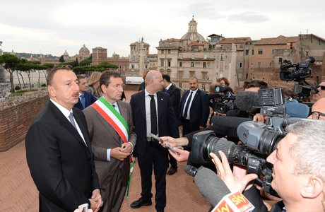 Prezident İlham Əliyev Romanın “Mercati di Traiano” muzeyində olub, burada şəhərin meri İqnatsio Marino ilə görüşüb və İtaliya jurnalistlərinə müsahibə verib (FOTO)