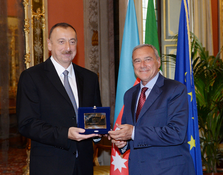 Prezident İlham Əliyev Romada İtaliya Senatının sədri Pietro Qrasso ilə görüşüb (FOTO)